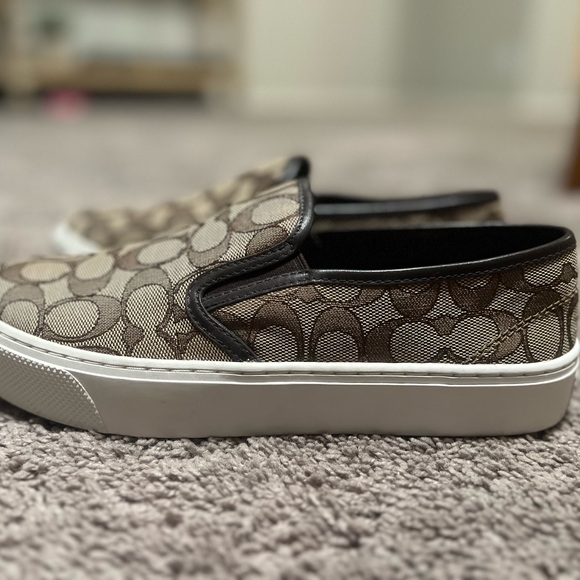 Brand new. Never worn. Women’s coach shoes size 8. - Picture 1 of 4